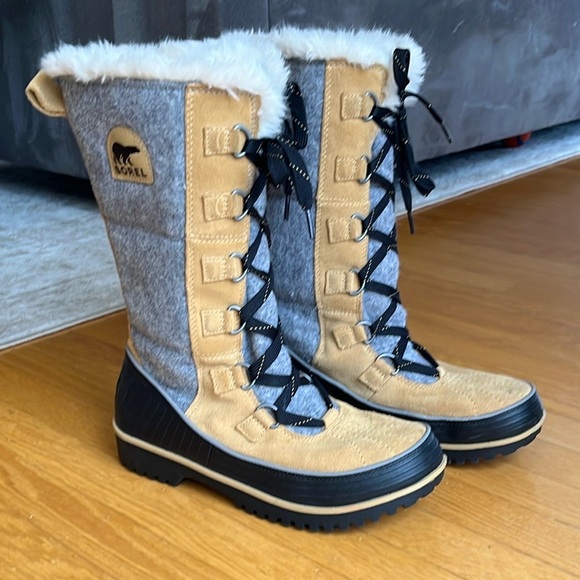 Sorel Women's Tan and Gray Winter Boots - Picture 3 of 6